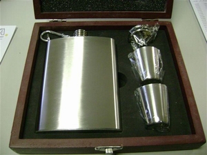 Hip flask 8 OZ / 24 cl set wooden box