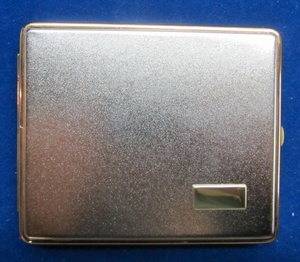 Cigarette case  metall voor 20 cigarettes. SKS